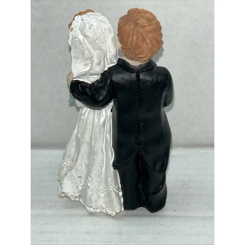 Bride and Groom Wedding Figurine / Cake Topper